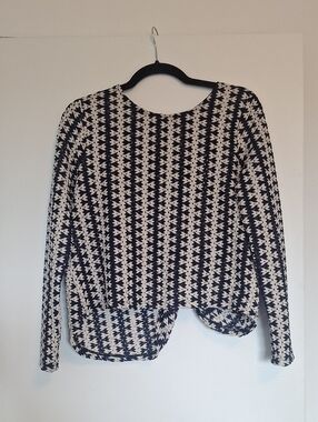 Zara Black and White Houndstooth Long Sleeve Top